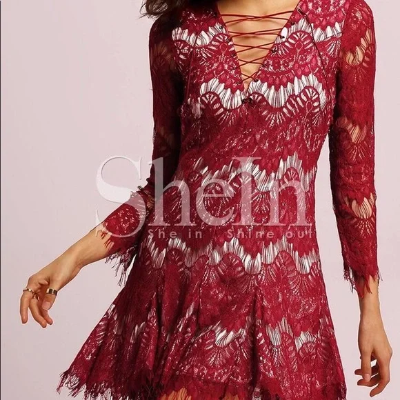 Red lace dress - Picture 3 of 9